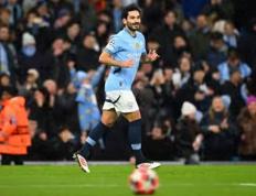 转会消(xiāo)息！京多安加盟加拉塔萨雷，欧冠名单前的闪电转会！