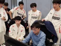 LOL最强全华班成为笑话！国一中被對(duì)位MVP，對(duì)手嘲讽：NA＞LPL