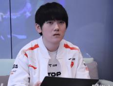 LOL皮膚(fū)投票排行，只有一款冠军皮膚(fū)进入前100，看到就能想到IG