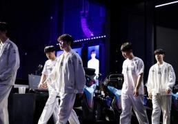 LPL登峰组激(jī)战正酣，iG迎战TES忍界大战再(zài)启，阿水直(zhí)面昔日队友！