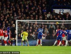 纽卡斯尔半场2-0領(lǐng)先切尔西：战术分析与数据解读