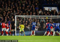 纽卡斯尔半场2-0領(lǐng)先切尔西：战术分析与数据解读