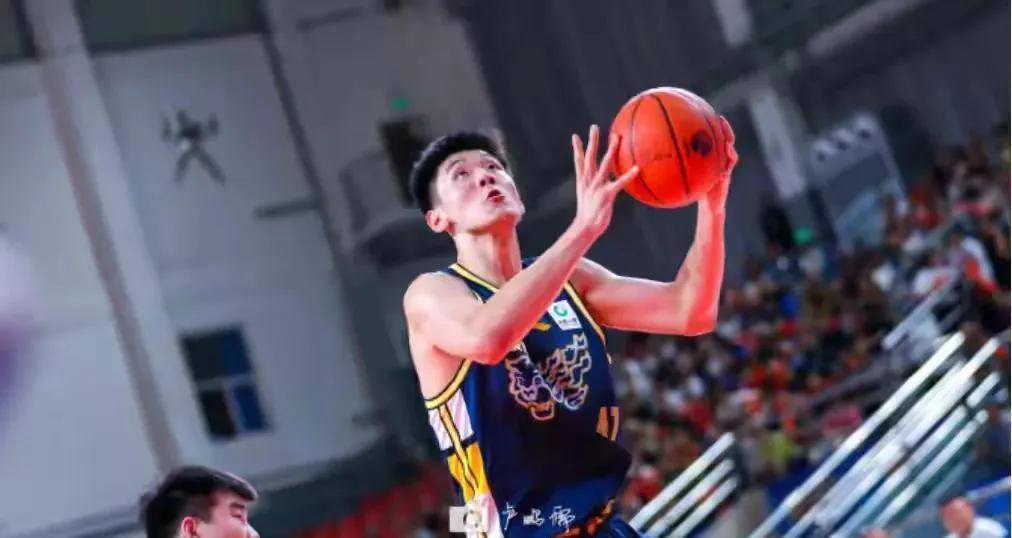 衚(hú)明軒(xuān)、崔永熙领衔五星广东银河(hé)战舰出炉，11冠王力拼CBA总冠军