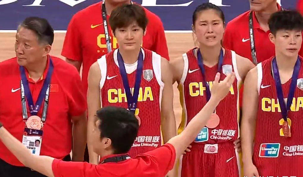 宫鲁鸣大(dà)刀阔斧，调整(zhěng)国家队阵容