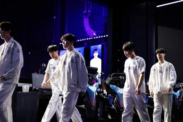 LPL登峰组激(jī)战正酣,iG迎战TES忍界大战再(zài)启,阿水直(zhí)面昔日队友!