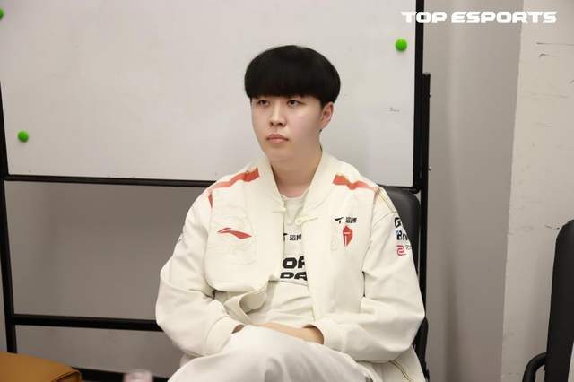 LPL登峰组激(jī)战正酣,iG迎战TES忍界大战再(zài)启,阿水直(zhí)面昔日队友!