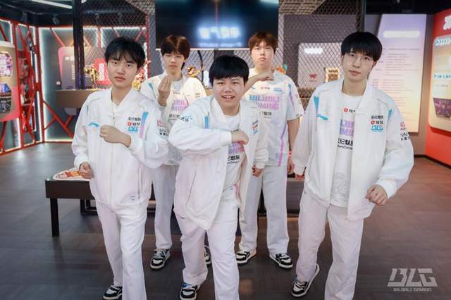 LPL登峰组激(jī)战正酣,iG迎战TES忍界大战再(zài)启,阿水直(zhí)面昔日队友!