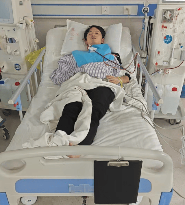 LOL大主播宣布退圈，查出尿毒症住院令人心痛，网友送上祝(zhù)福(fú)！