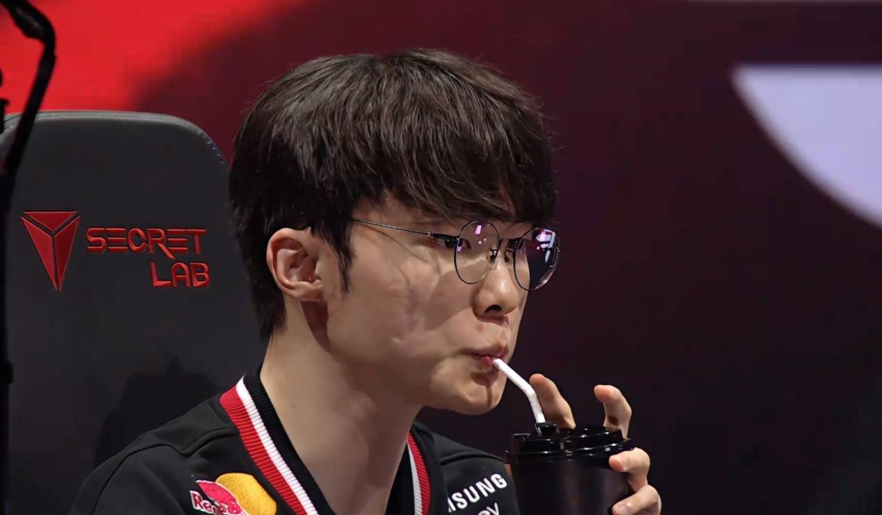 LOL外网热议，S15在中国举办，Faker受(shòu)魔咒困扰，GEN拿到奪(duó)冠剧本