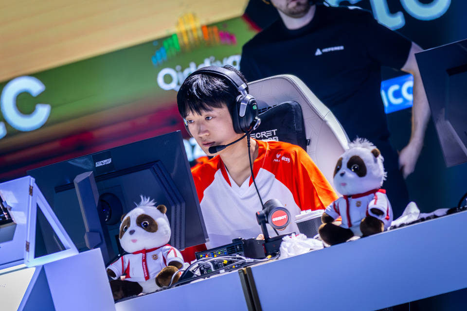 CNCS迎来了久违的冠军！CN.LOL什么时候才(cái)能重铸荣光？