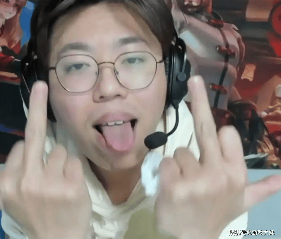 王者荣耀主播嘲讽uzi没冠军，并表(biǎo)示一诺如(rú)果(guǒ)打LOL，随便碾压faker