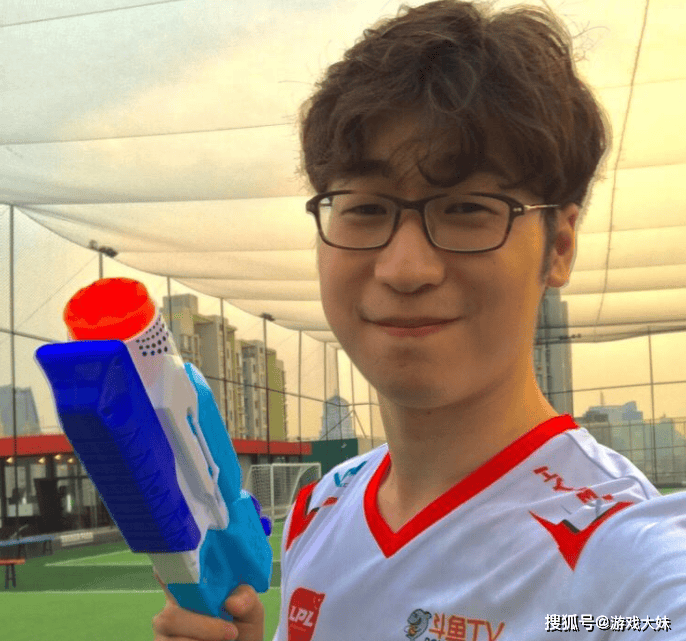 LPL终于涨工资了，王多多曝光如今解說(shuō)工资，管泽元收入最高