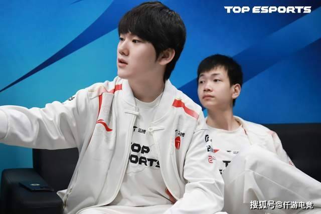 Faker出席续约仪式(shì)，不小心露出60W名表！JackeyLove透露退役时间