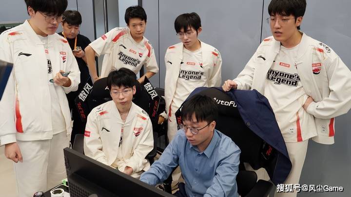 LOL最强全华班成为笑话！国一中被對(duì)位MVP，對(duì)手嘲讽：NA＞LPL