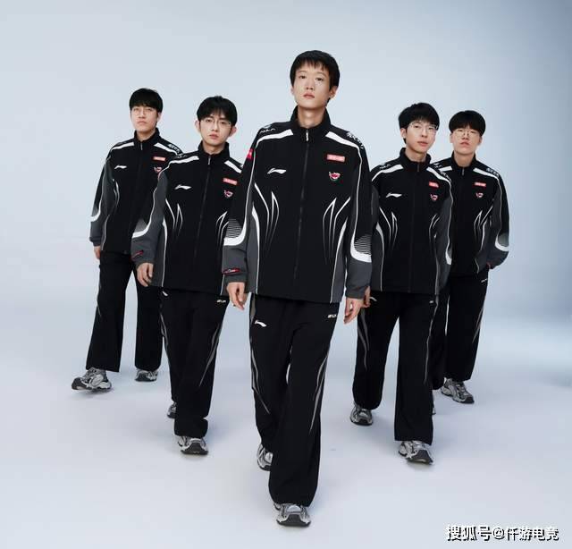 LOL官方更新战力排(pái)行榜，第一毫不意外，IG赫然在列！