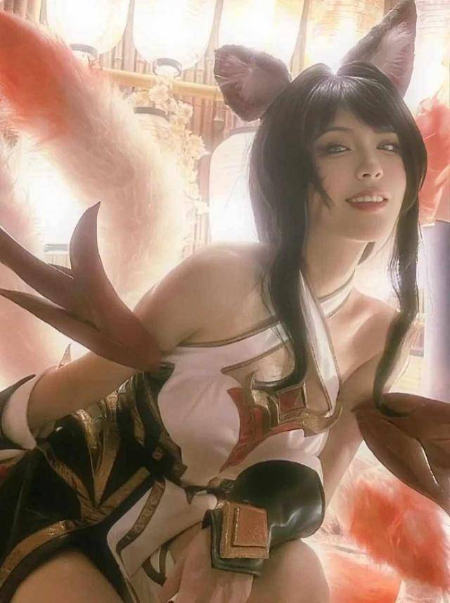 S15赛事解说Rita新(xīn)中式造型出圈 网友(yǒu)直呼塔子姐好美