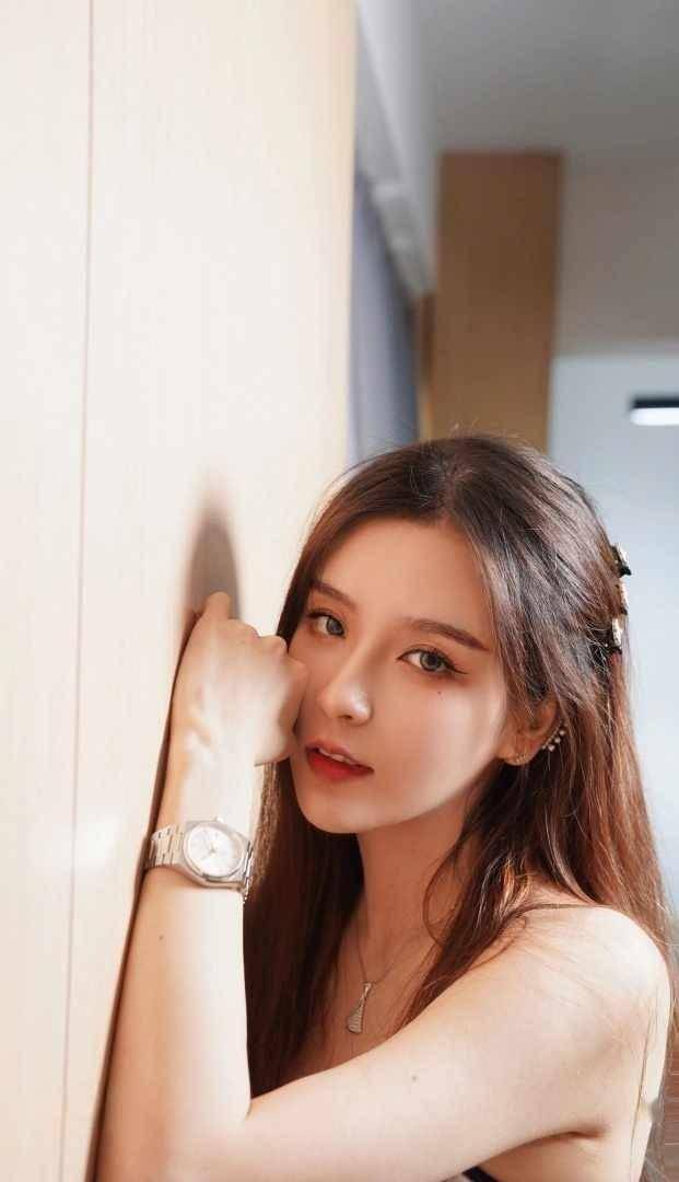 S15赛事解说Rita新(xīn)中式造型出圈 网友(yǒu)直呼塔子姐好美