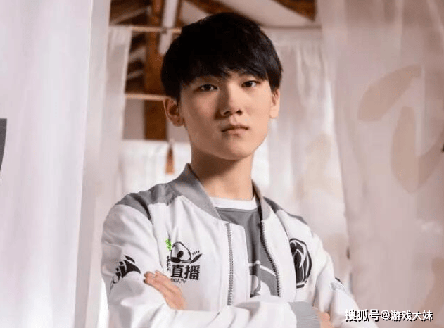 LOL皮膚(fū)投票排行，只有一款冠军皮膚(fū)进入前100，看到就能想到IG