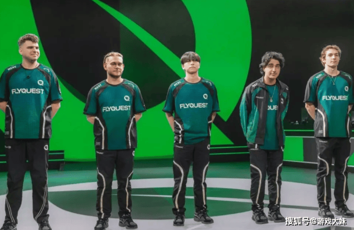 S15比赛FLY禁用(yòng)了5位女(nǚ)英雄,女(nǚ)博主公开质疑,指责他(tā)们性别歧视