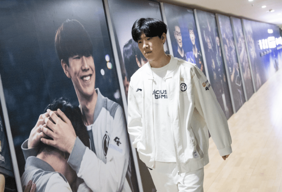 LOL最具人(rén)气两支(zhī)战队，相(xiāng)继被对手横扫，晋级世界赛难度很大！