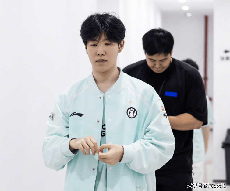 炫神因骂theshy被处罚，如今认怂，公開(kāi)道歉希望拿回二路解说权