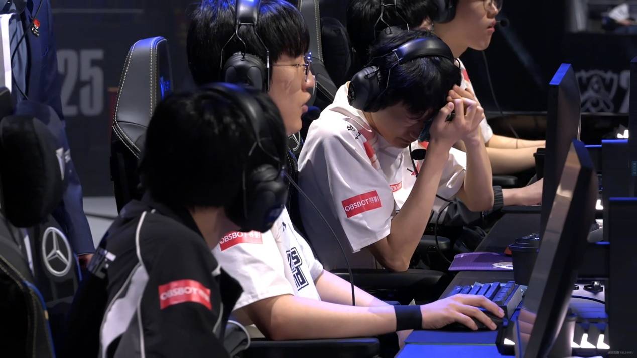 LPL上演绝望(wàng)一(yī)幕！解说現(xiàn)场痛哭，二路哀声一(yī)片，真正的末日来了