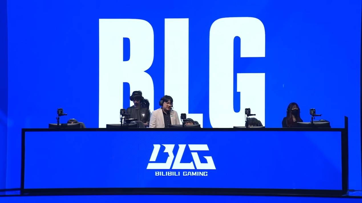 LPL上演绝望(wàng)一(yī)幕！解说現(xiàn)场痛哭，二路哀声一(yī)片，真正的末日来了