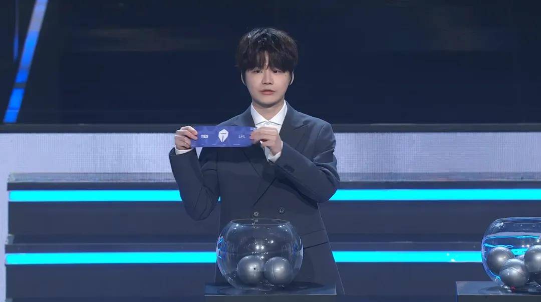 LOL凉了成(chéng)最大骗局，LOL世界赛最倒霉战队诞生，LPL弃将複(fù)仇成(chéng)功