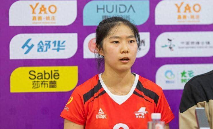 意外！女排新贵公开最新名单，天津自由人被挖角，名帅外孙也在内