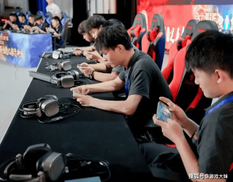 2025年中國(guó)电竞报告公布，LOL热度持续下滑，但整体数据还是上升