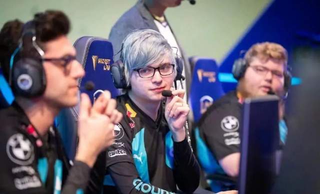 前LOL人气选手下海，變(biàn)身福利姬收費(fèi)明码标价，开發(fā)全新致富路？