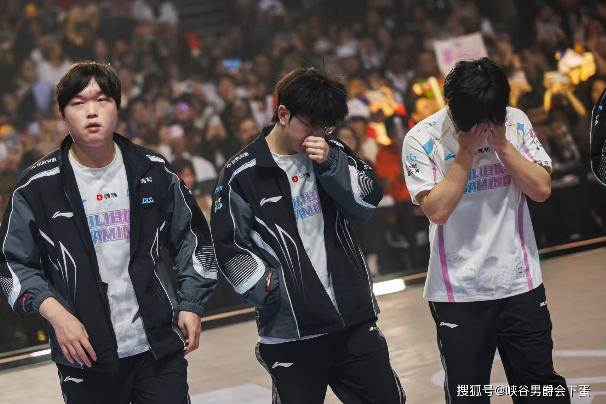 继“Faker谈第六冠感受：比赛结束(shù)只想着明年更加努力”后，馬(mǎ)斯克公布了一个重大决定：明年将使用AI模型，击败LOL人类最强战队