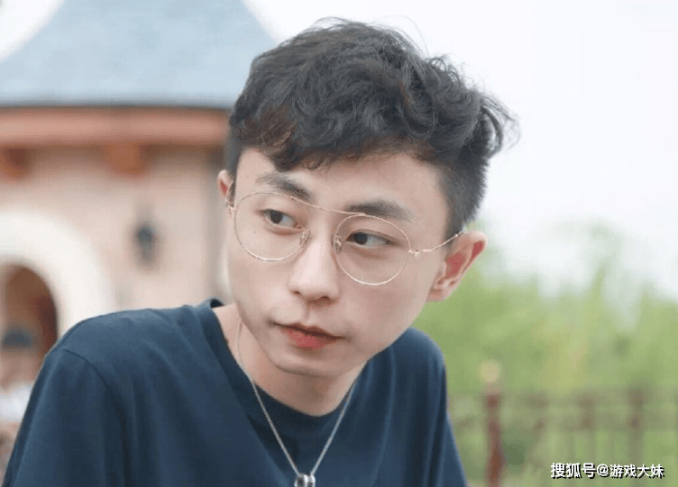 LOL热度严重下滑，多位职业选手都不想播了，纷纷直播玩其他游戏