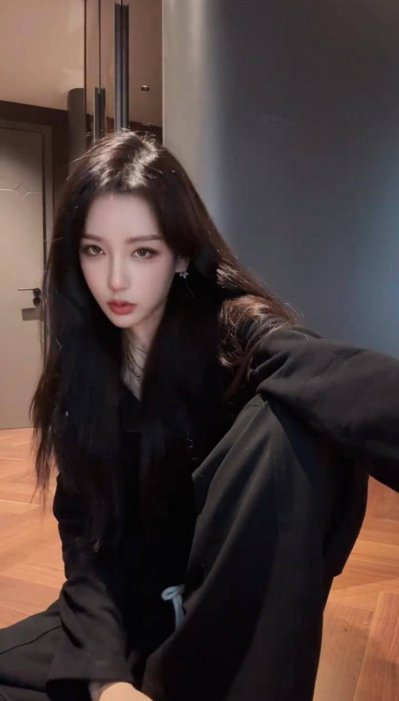 解说Rita那(nà)么漂亮，为什么沒(méi)有职业选手和(hé)解说追求她？